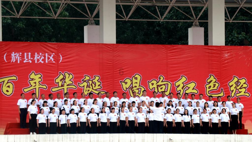 深圳工会到保障房项目工地送温暖